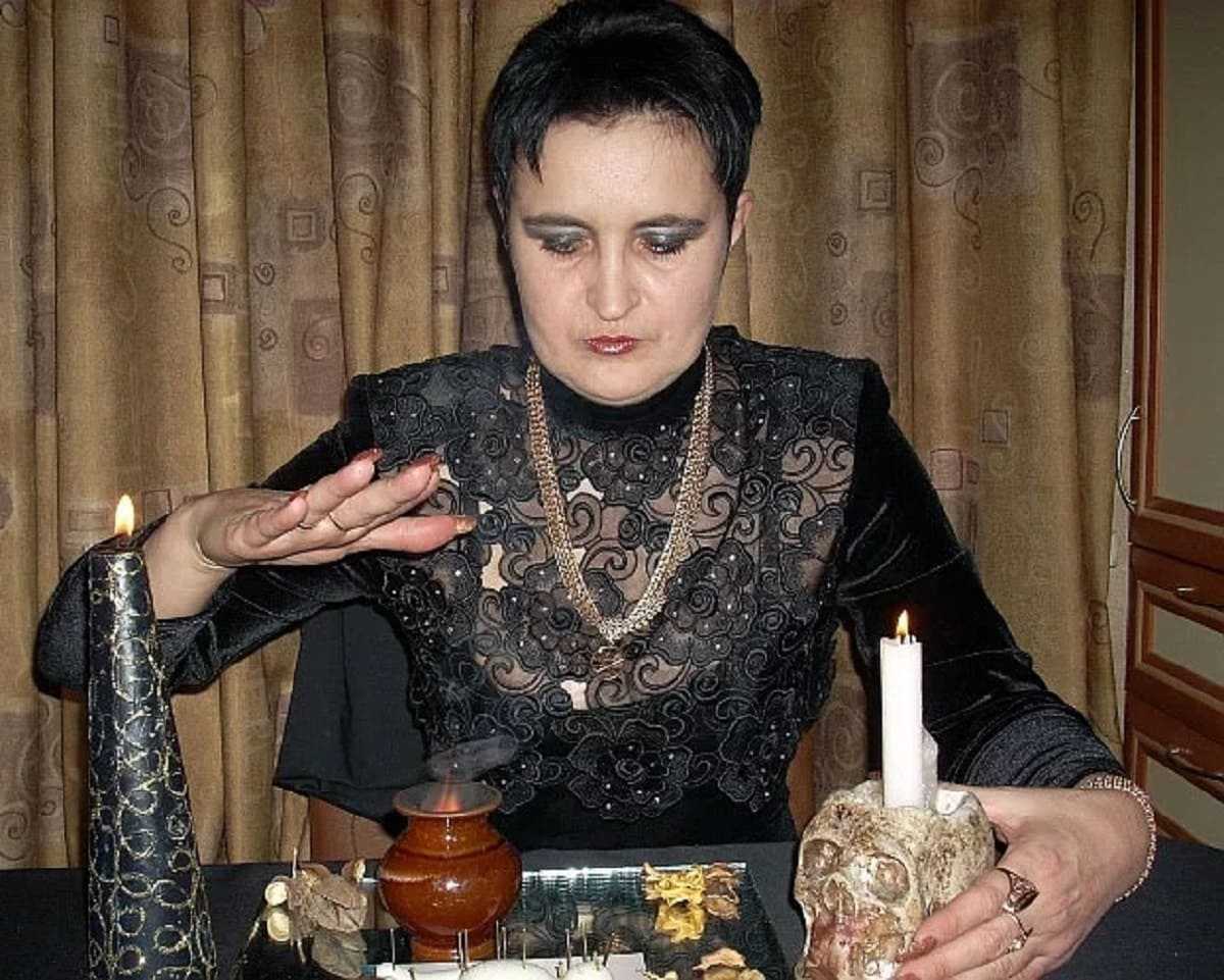 Какие вопросы можно задать гадалке на любимого человека?