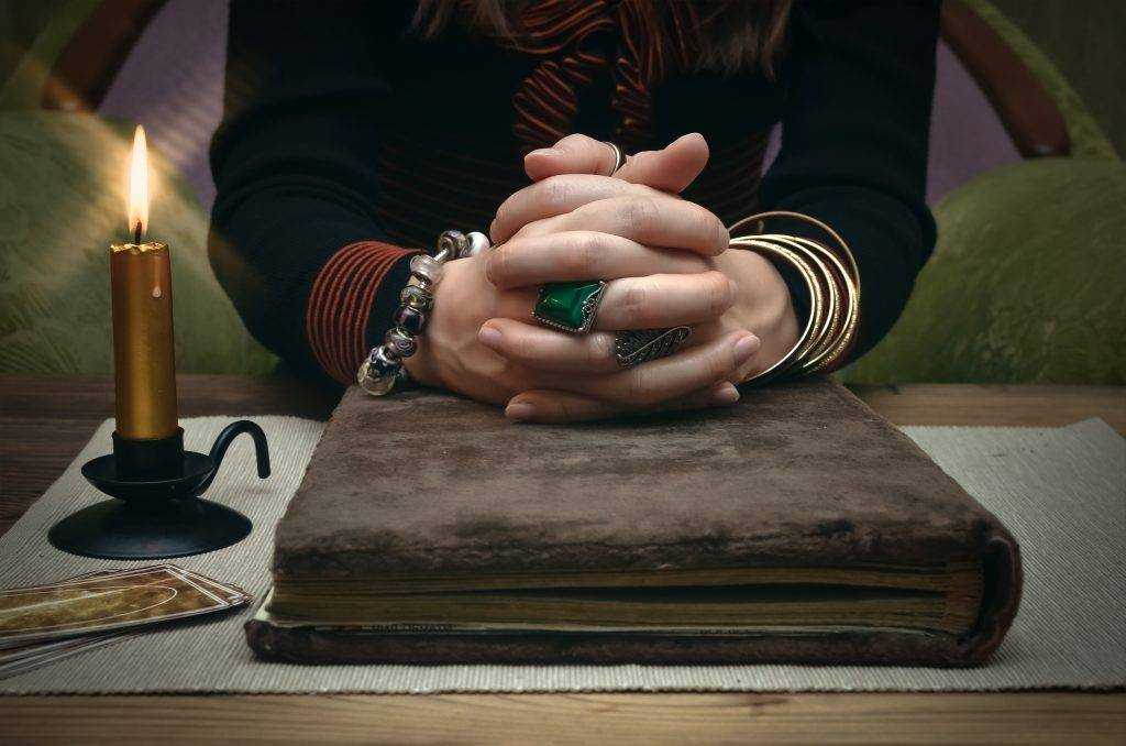 Гадание книга судеб онлайн (300 вопросов). гадание по книге судеб